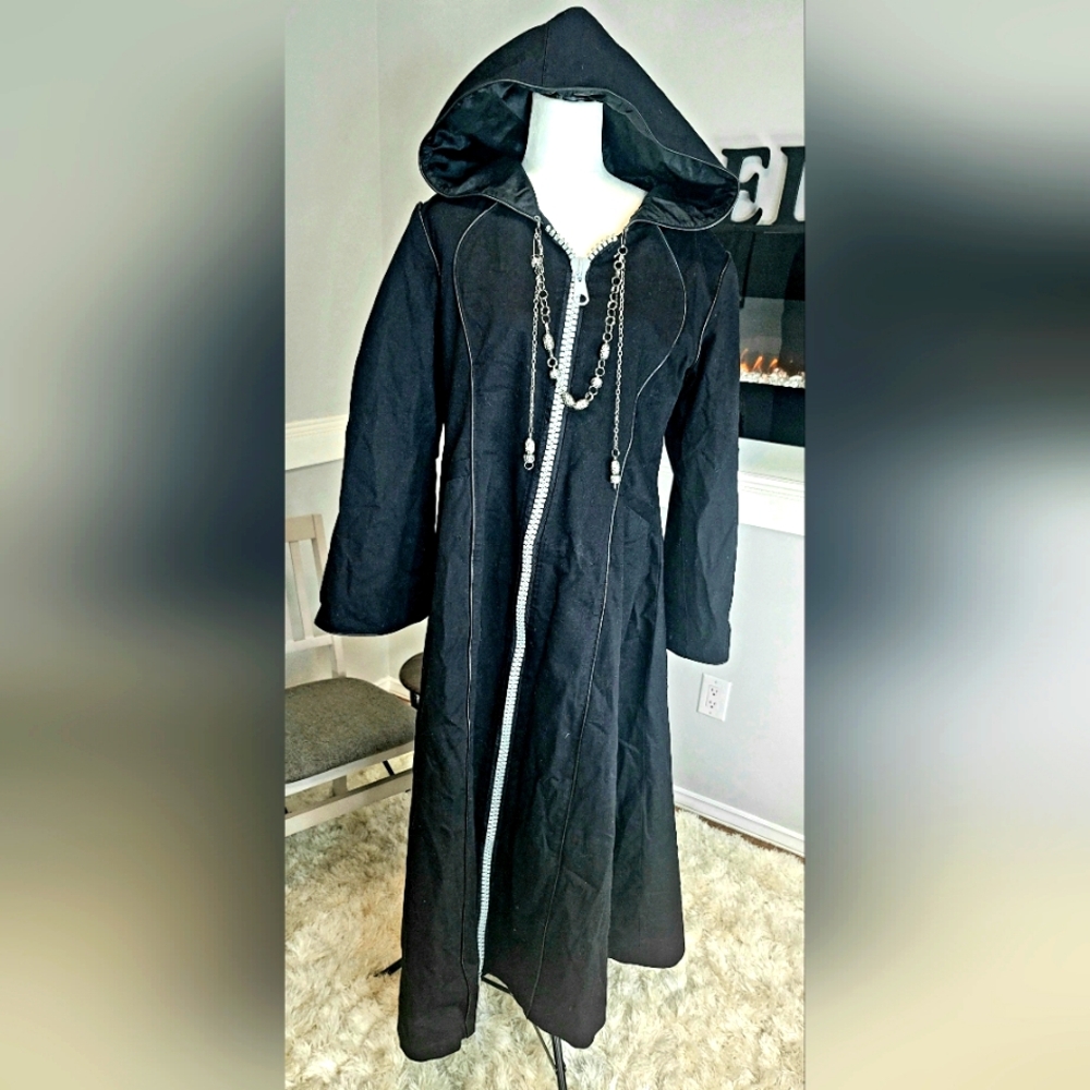 Long Black cosplay hooded coat. Great heavy duty large double sided zipper.